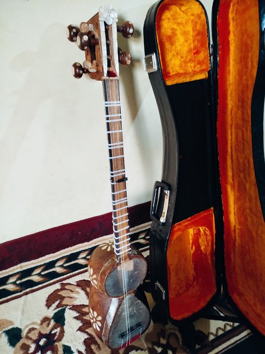 Sadafli Torlar va zakaznoy ruboblar futlyari bilan sotiladi