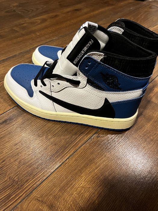 Jordan 1 Travis Scott