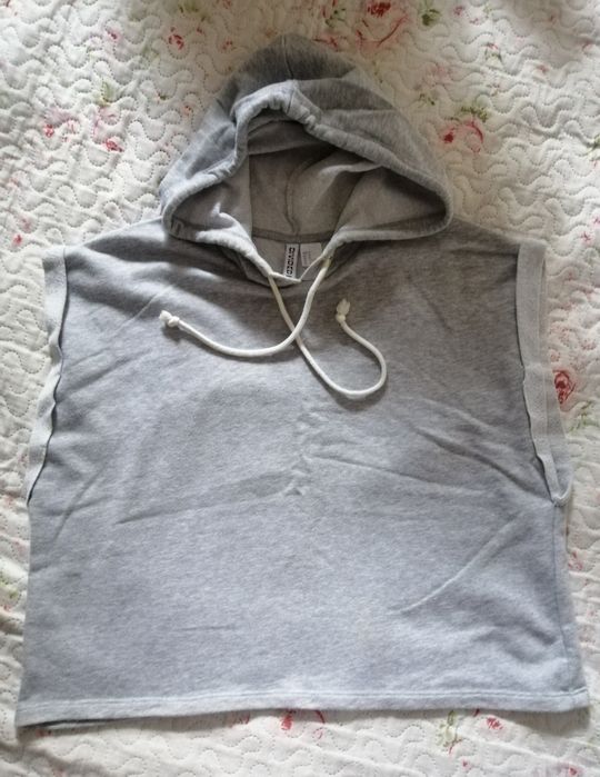 Свитшот женский без рукавов с капюшоном