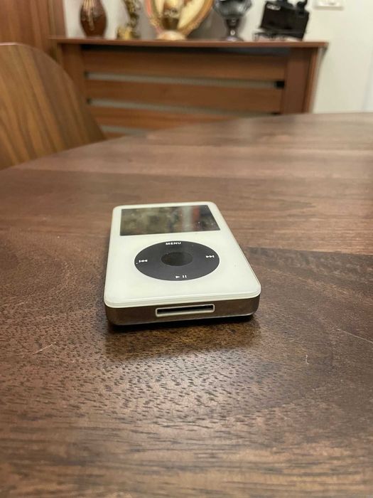iPod Classic (5.5 Generation, Enhanced) 80 GB - perfect funcțional