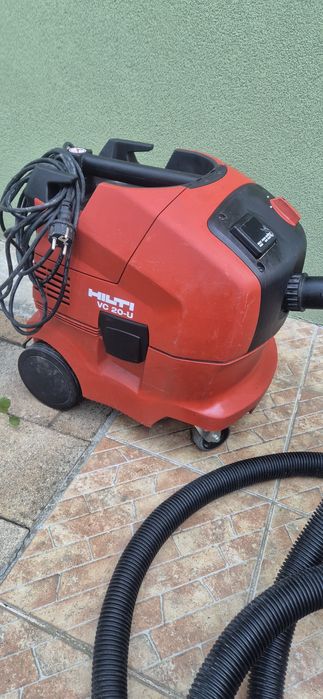 Girafa Flex și aspirator HILTI
