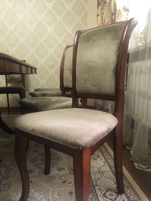 Стол и стулья. Срочно