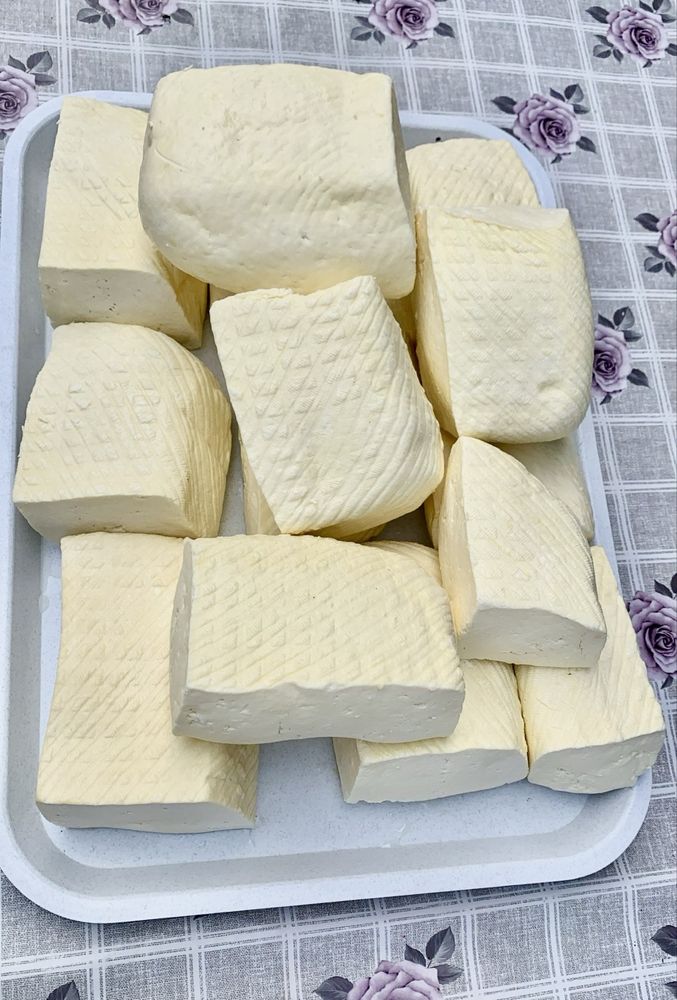 Vând brânză veche de vacă