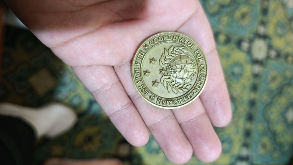 Продам две монеты/медали