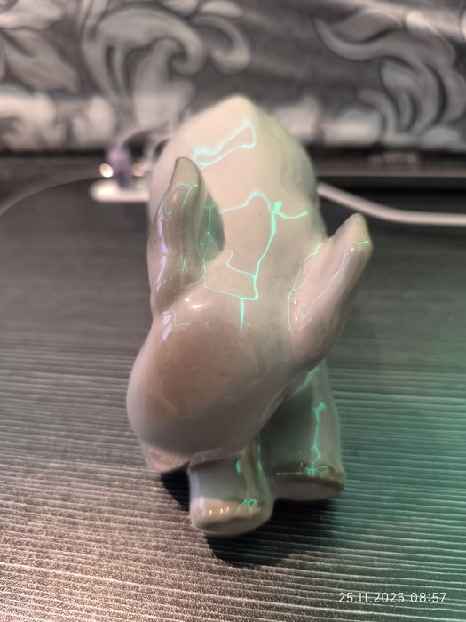 Фарфоровая статуэтка.