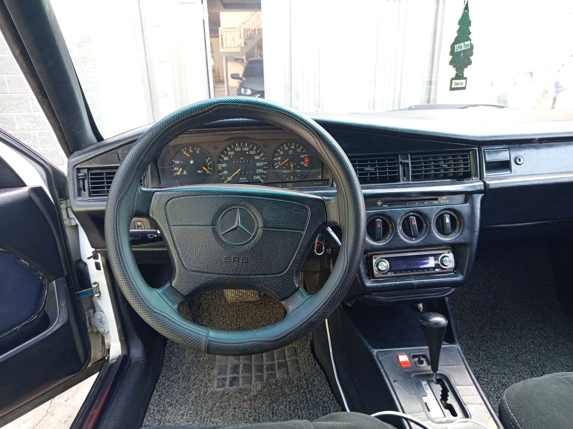 Мерседес Бенс W201.