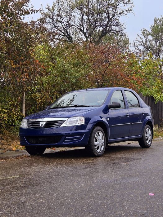 Vând Dacia logan