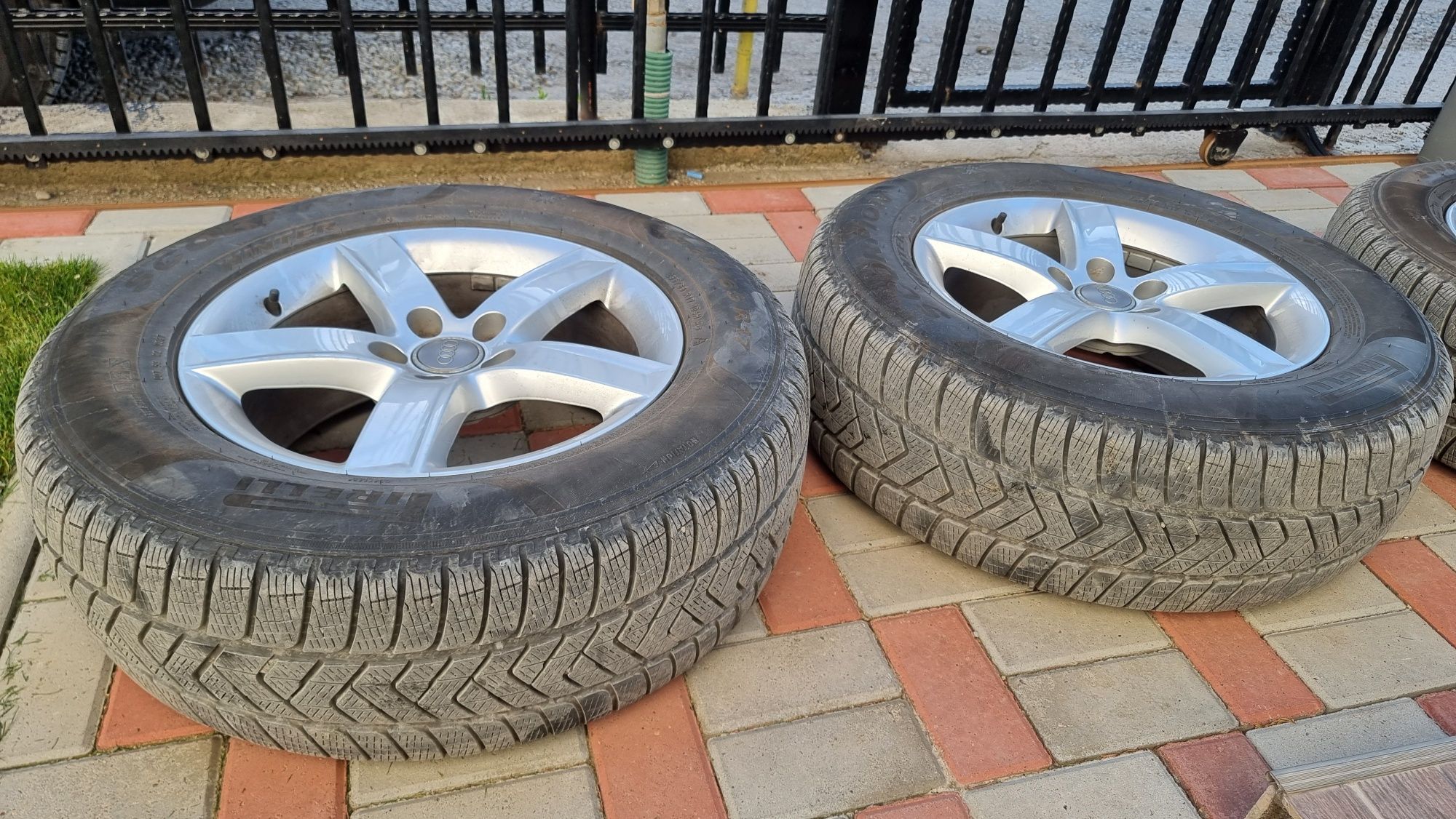 Jante 7J ET37 R17 Audi Q5 cu anvelope Pirelli Scorpion iarna 235 65 17