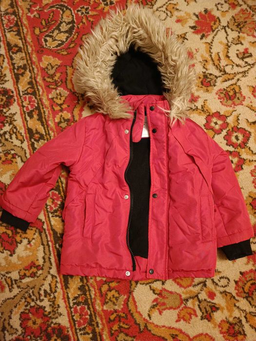 Vand diferite piese de imbracaminte pentru copii mici