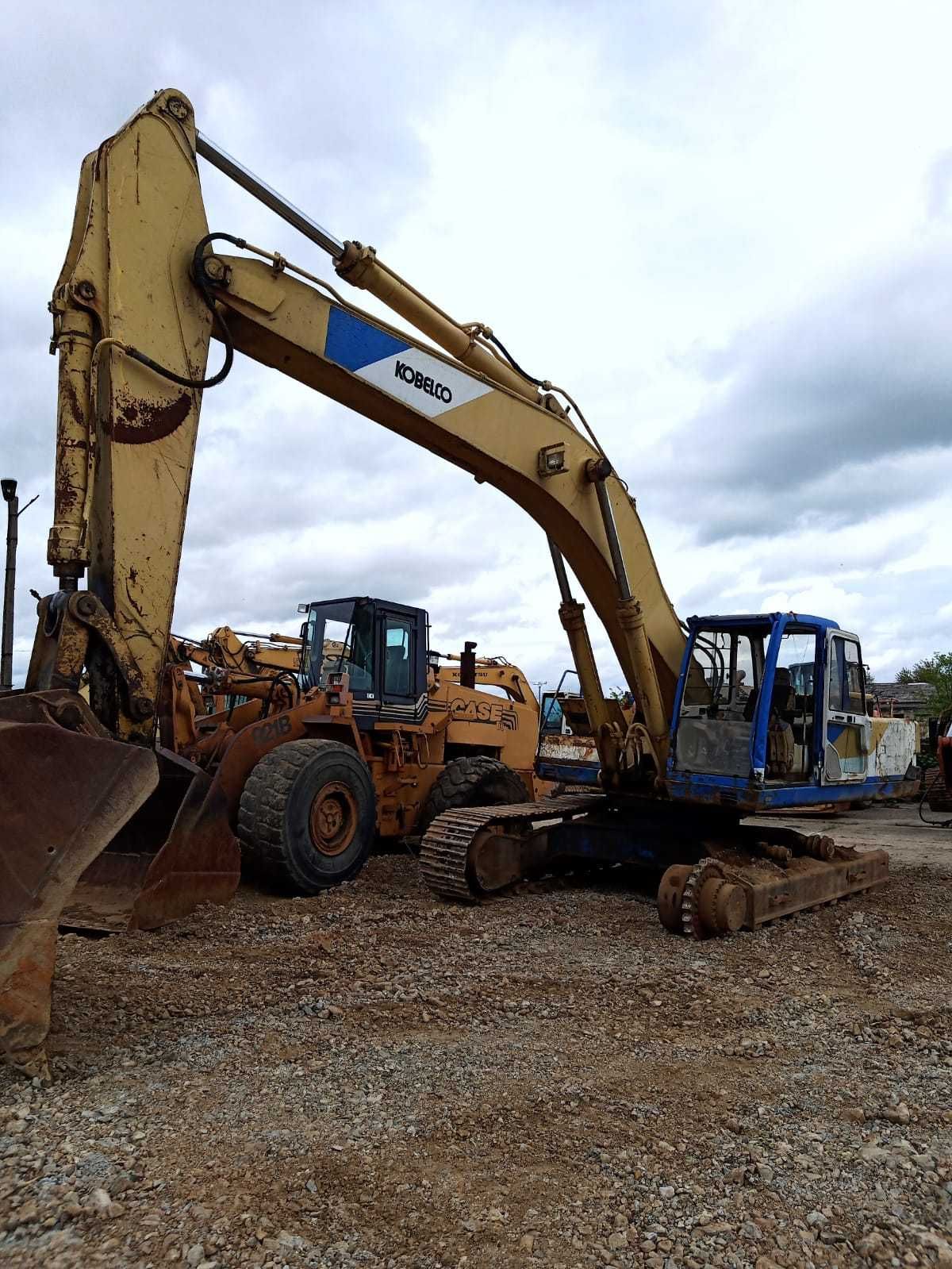 Dezmembrez Excavator Kobelco SK300