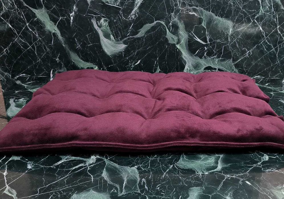 Лежанка  для собачек и кошек .