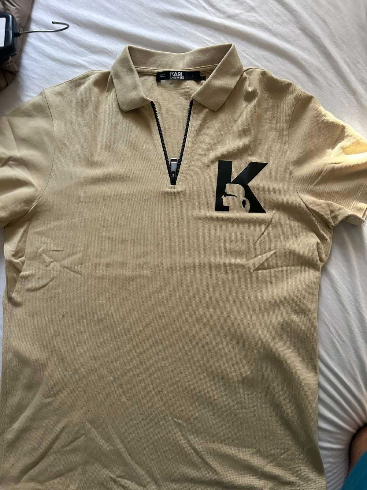 Продавам оригинална тениска на Karl Lagerfeld
