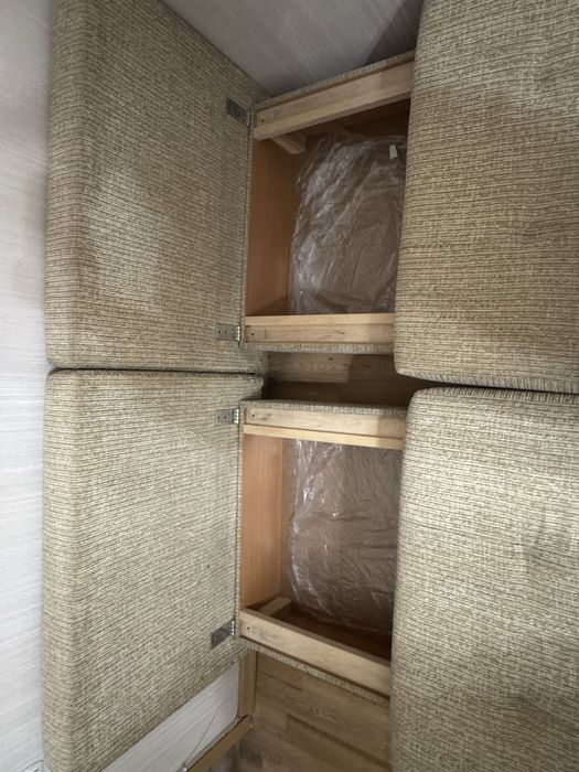 Поодается Диван и 2 кресла