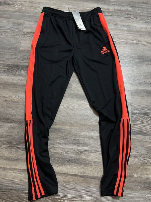 Оригинално долнище Adidas L размер