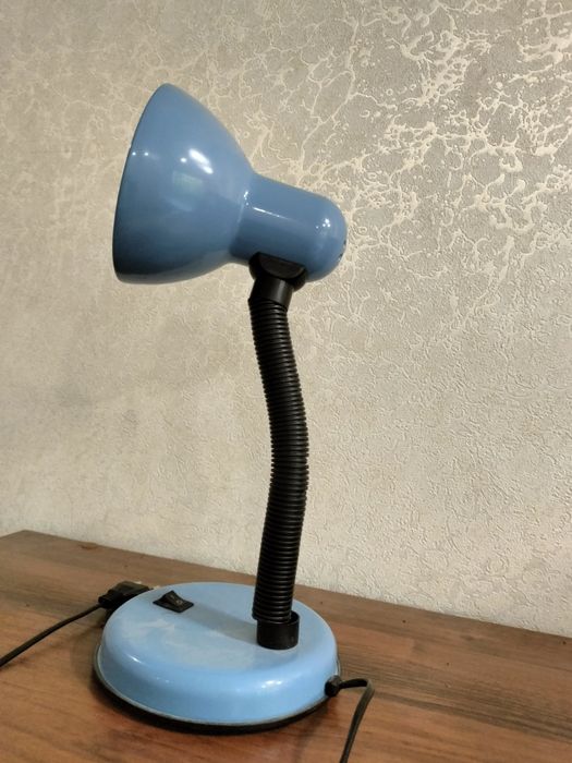 Лампа , Б/у голубого цвета