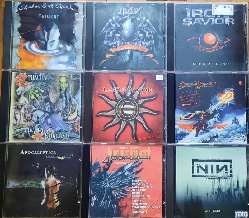 Продавам музикални дискове