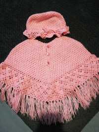 Детско ръчно плетено розово пончо със шапка...