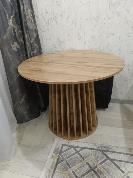 Продам стол обеденный