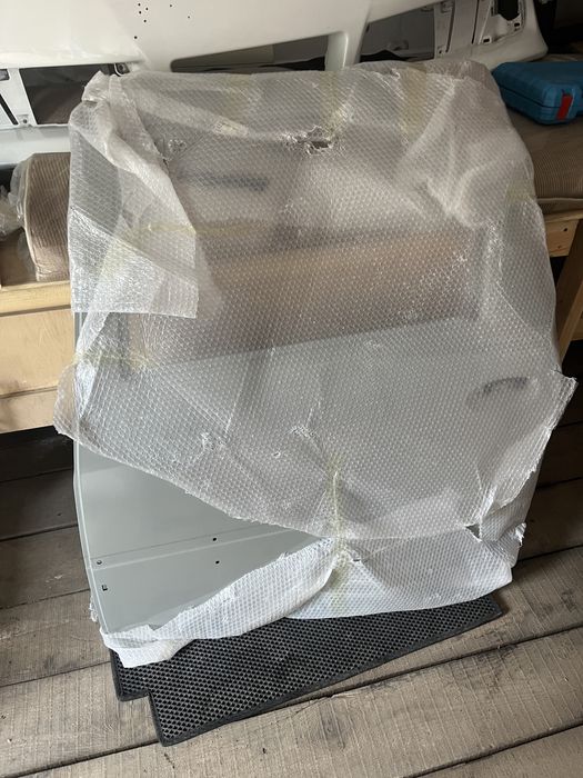 Задняя левая дверь на Ларгус