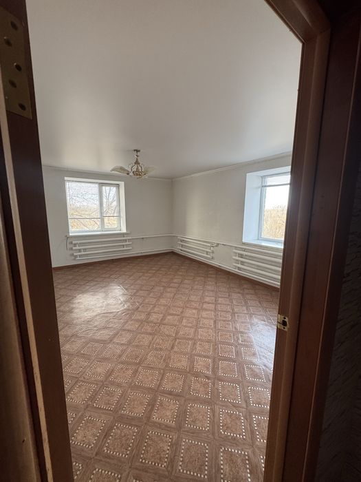 Продам 2 комнатную Жилянка дом 1985 года 3/3 этаж