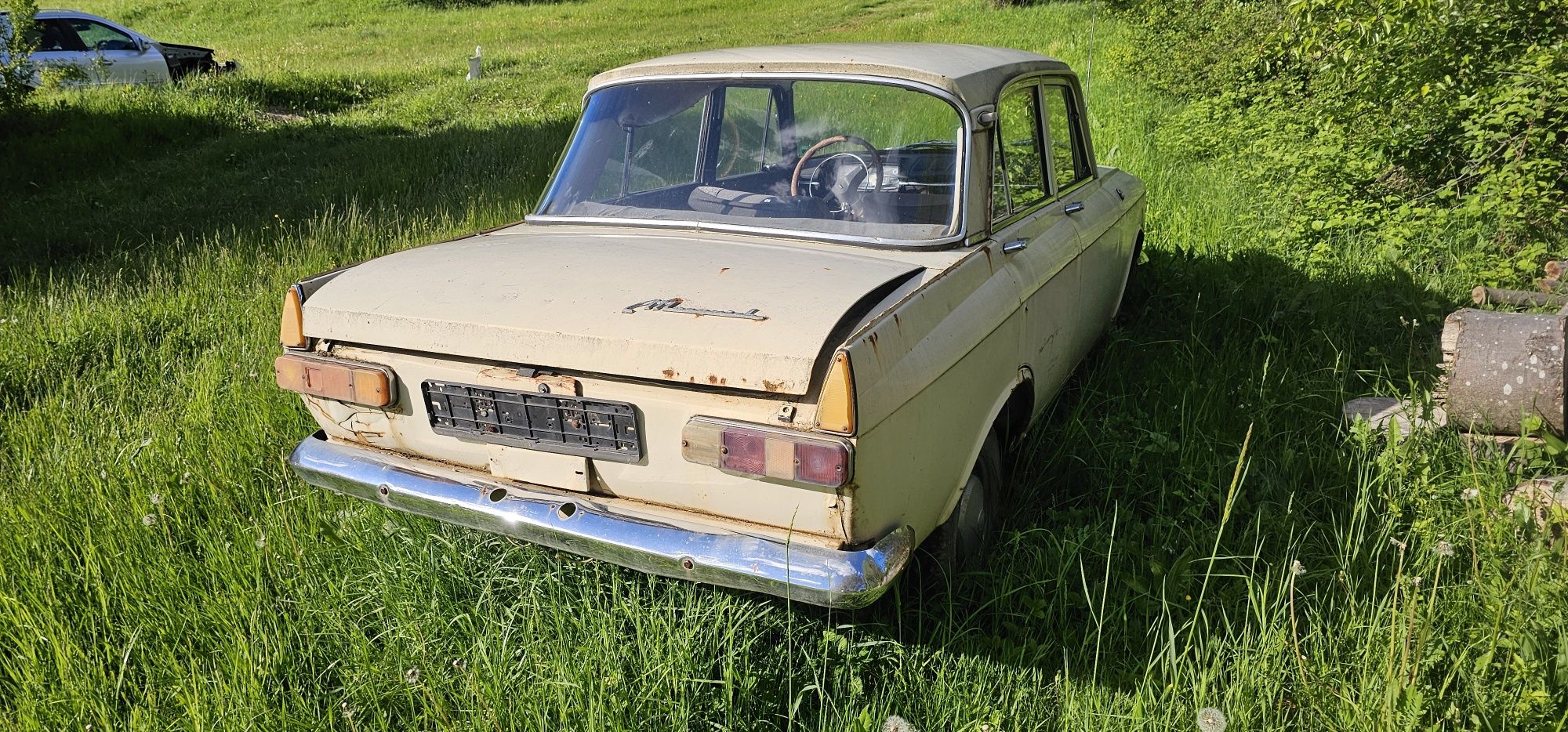 Продавам Москвич
