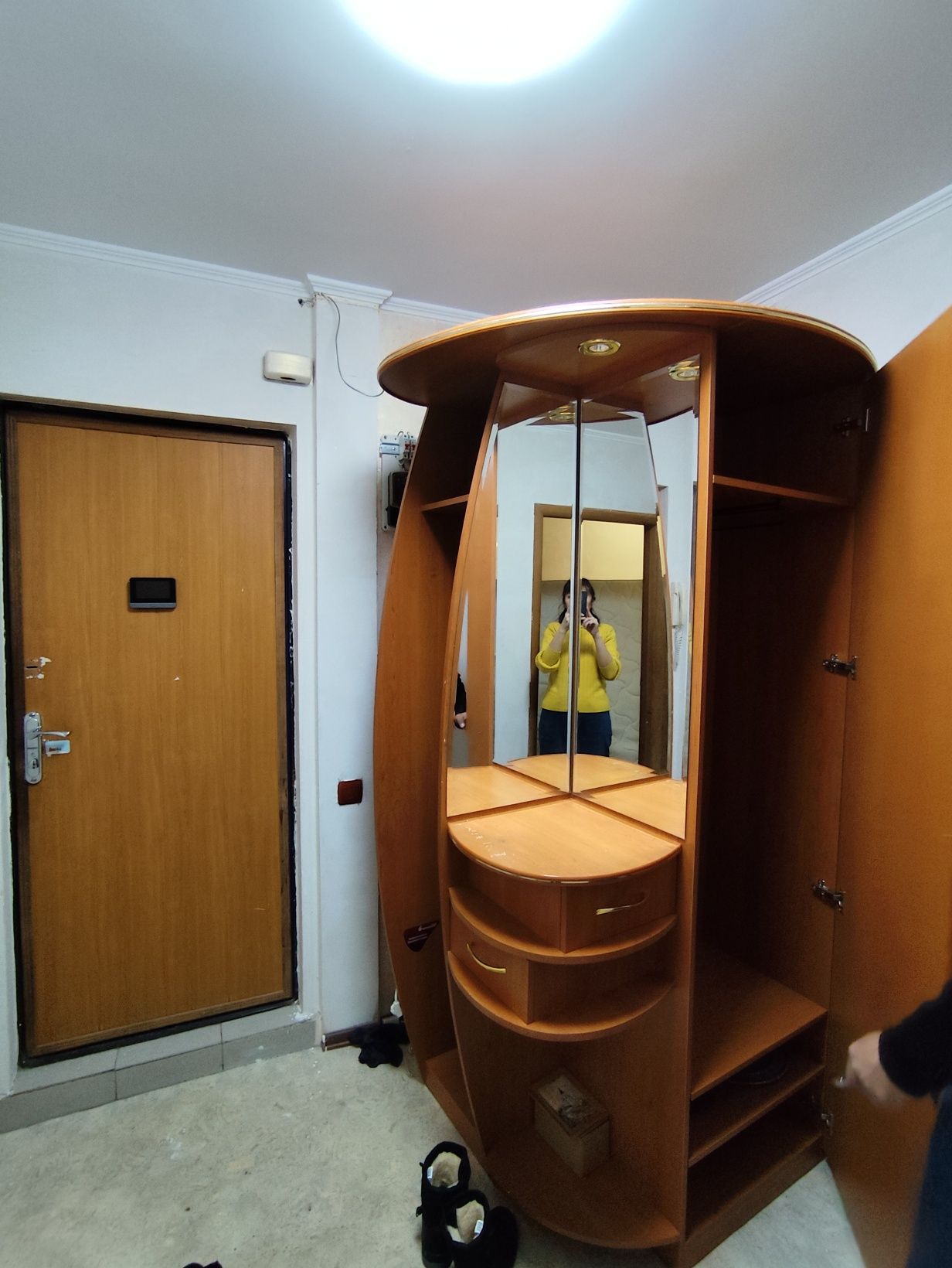 Продам прихожую в отличном сосояний