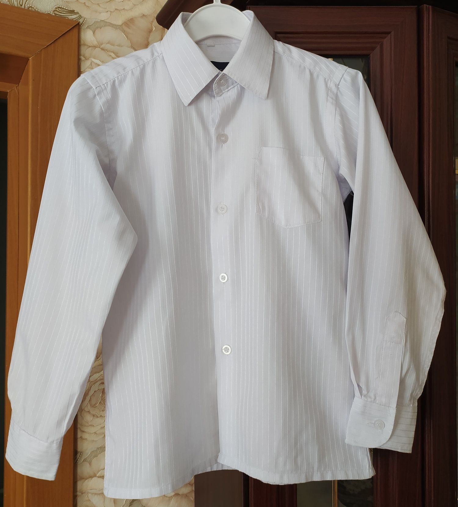 Белая рубашка на мальчика 8-9 лет