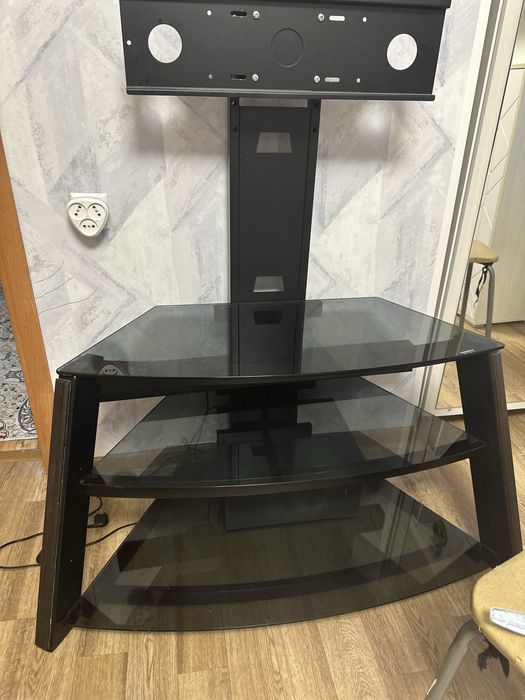 Продается тумба с кронштейном