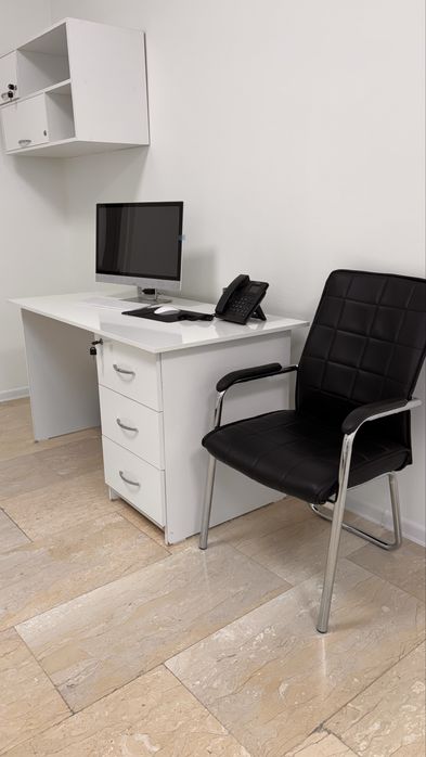 Продается стол с креслом