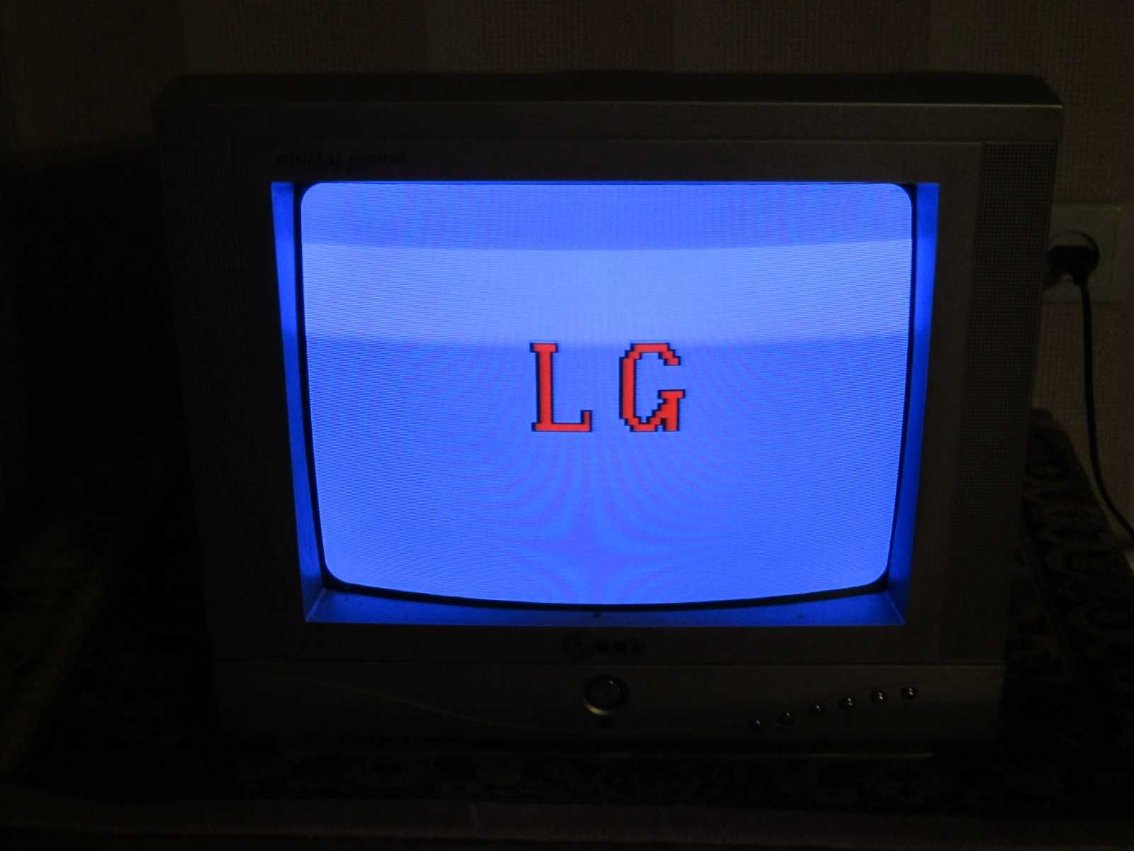 Телевизор цветной LG, экран 34 см