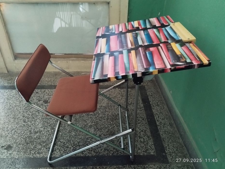 Детско сгъваемо мини-бюро.
