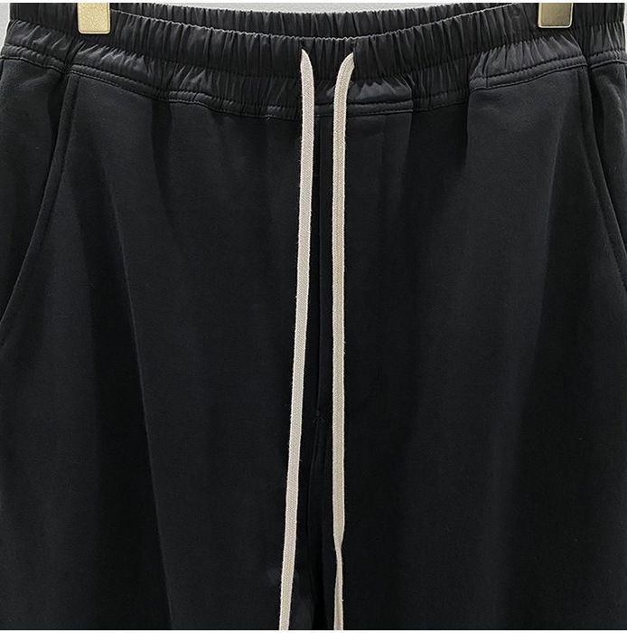 Pantalonii de barbati cu snur