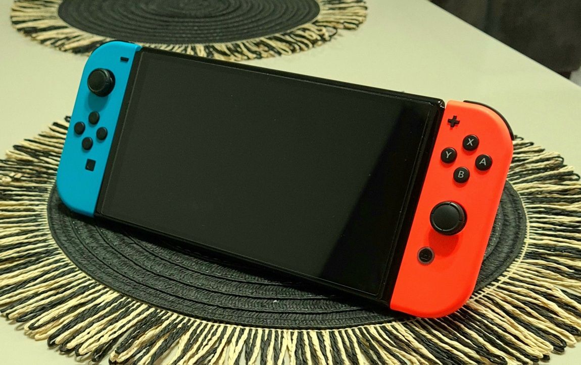 Vând Nitendo Switch OLED NOU