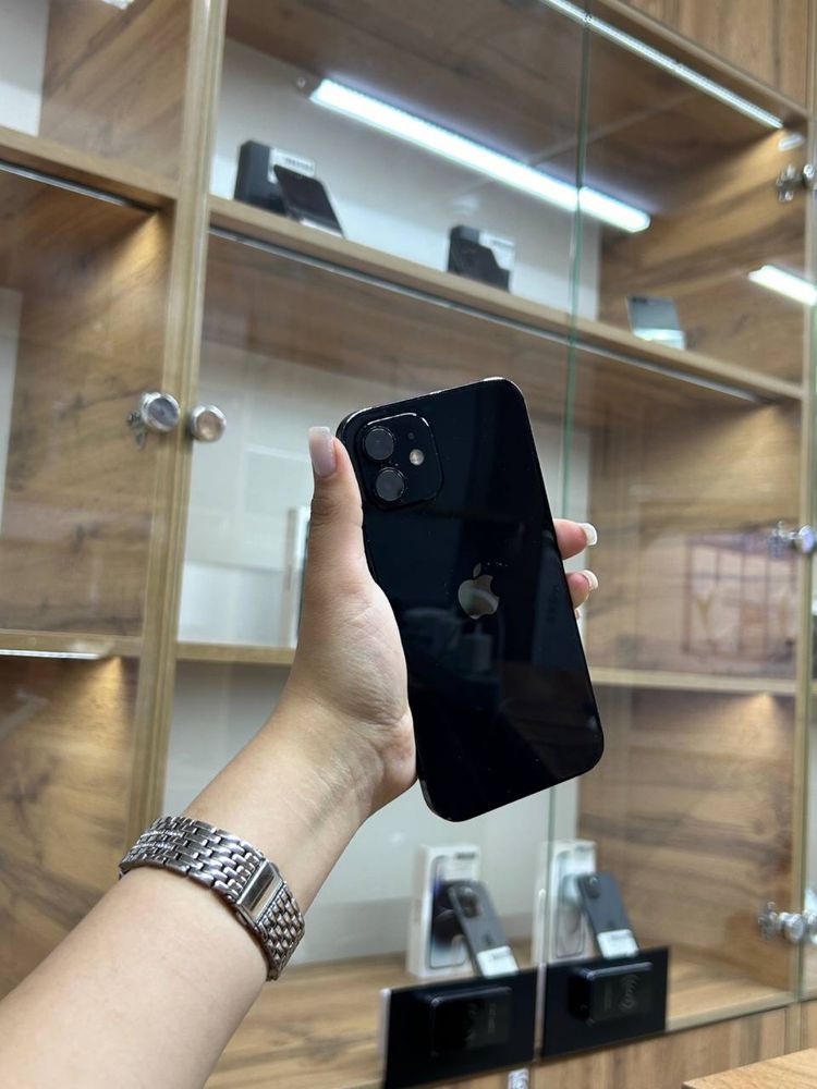 Iphone 12.