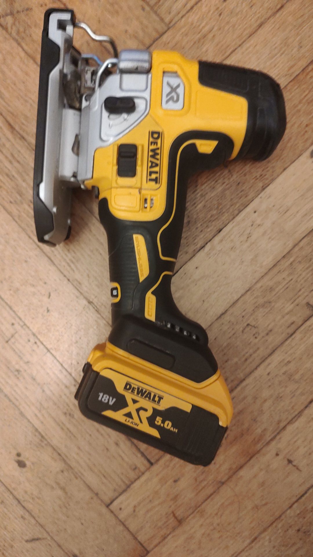 Vând diverse scule dewalt!