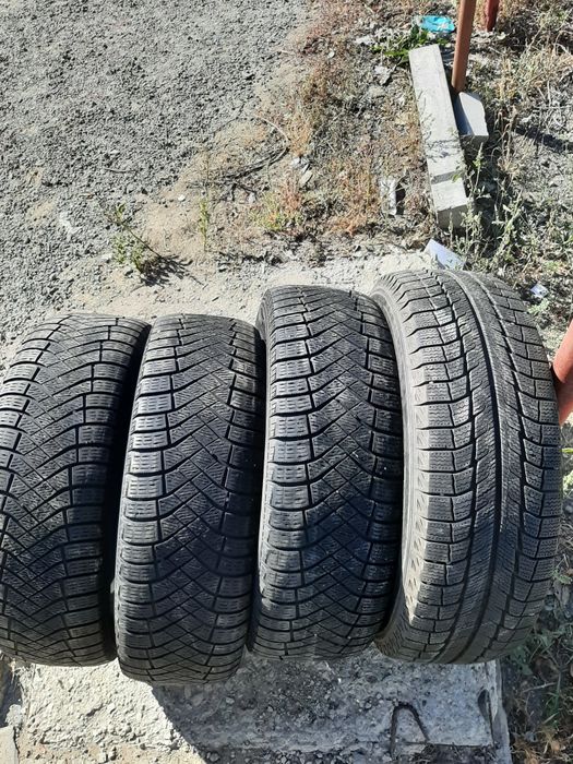 Продам шины 225/65/17 пирелли