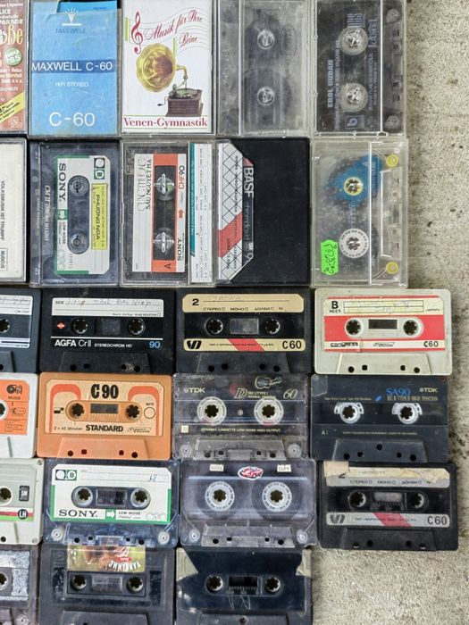55 броя аудиокасети за касетофон