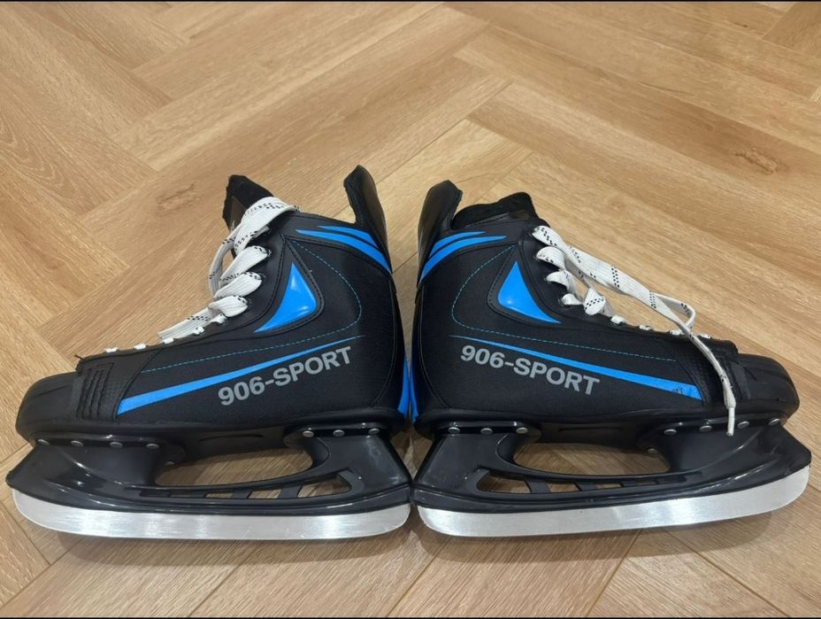 Коньки хоккейные
