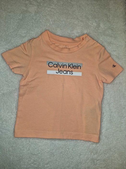 Оригинални тениски calvin klein за бебе момче. 25 лв всяка