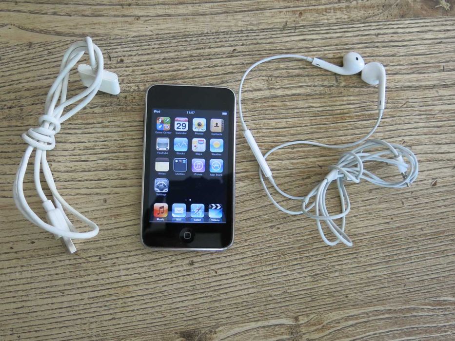 Apple iPod Touch 3rd Gen 8GB Black Модел MC086KN