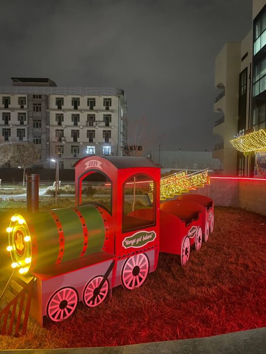 Новогоднее оформление поезд с подарками декор