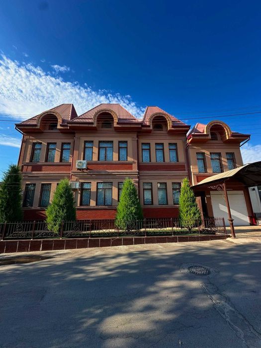 Nikitina ko‘chasida 3 qavatli uy sotiladi