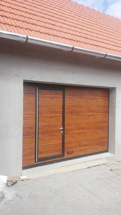 Usi de garaj pe comanda, cu automatizare si accesorii