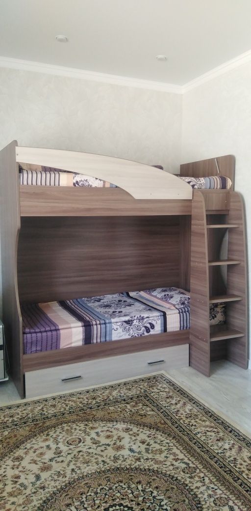 Кровать двухьярусная