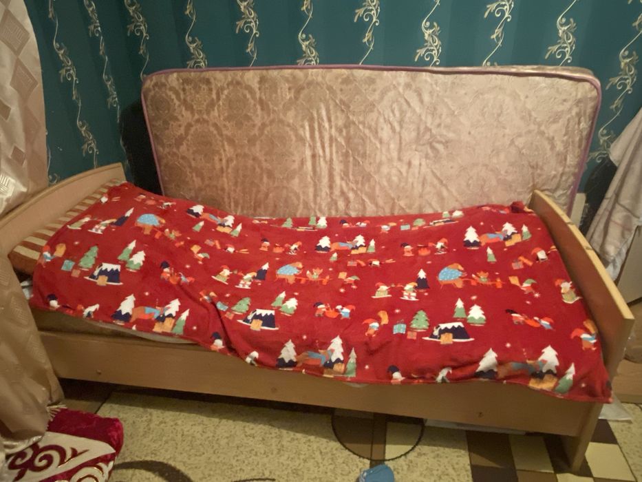 Продам кровать с матрасом