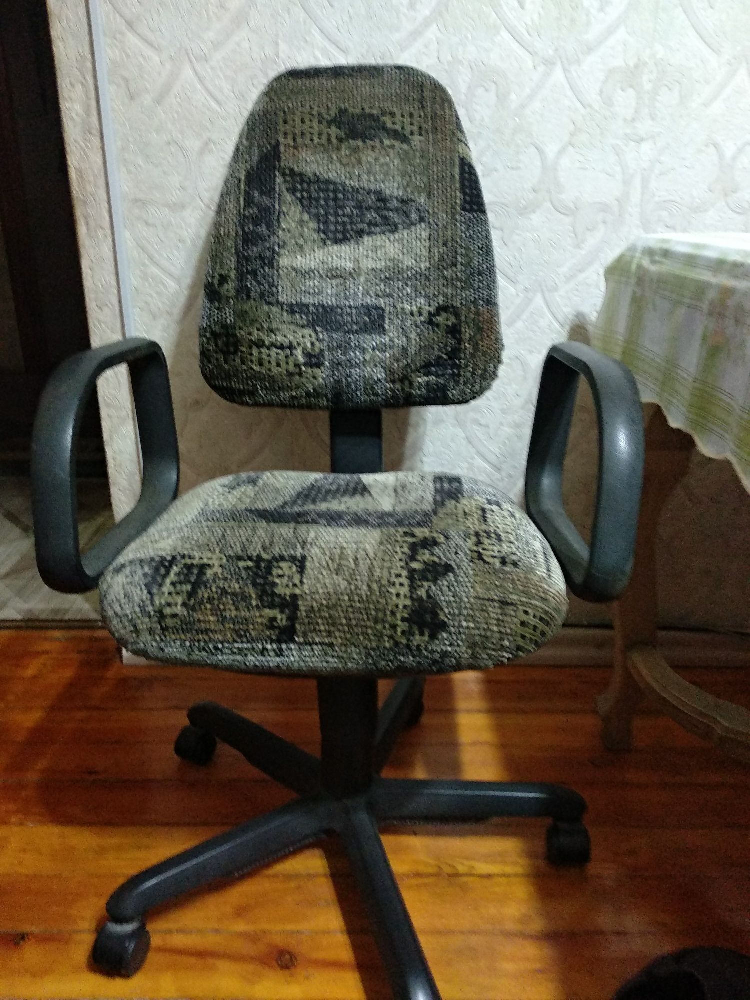 Кресло офисное. Б/у.
