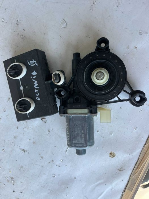 Стъклоповдигач Skoda Octavia