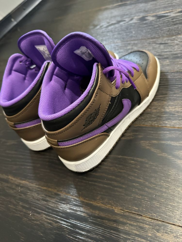 Adidasi Jordan 1 purple mocha