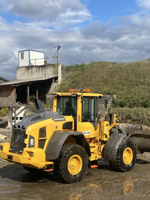 Vand sau inchiriez Incarcator frontal VOLVO L90 H