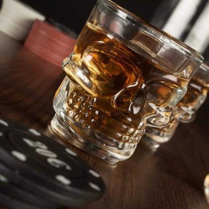 Set 2 pahare din sticla transparenta model craniu 250 ml design modern